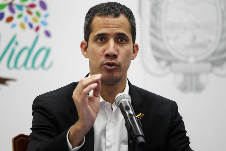 Predsednika venezuelskega parlamenta Juana Guaidoja za začasnega predsednika države priznavajo ZDA in več kot 50 drugih držav. | Foto: Reuters