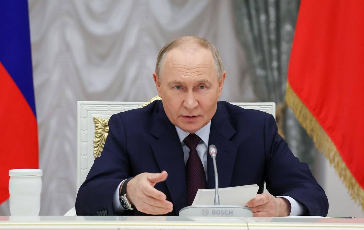 Vladimir Putin | Vladimir Putin se je ostro odzval na trditve nemškega kanclerja, da Rusija pripravlja scenarije za napad na Nato | Foto Guliverimage