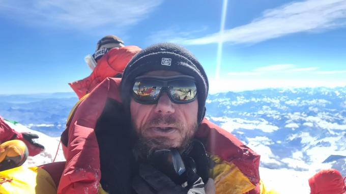 "V gorah sem našel skupek vsega tega, kar sem prej doživljal v drugih športih. A ne glede na to, koliko sem treniral, kaj vse sem doživljal v kletki borilnih športov, je bil vzpon na Everest daleč najtežji izziv v mojem življenju." | Foto: osebni arhiv/Lana Kokl