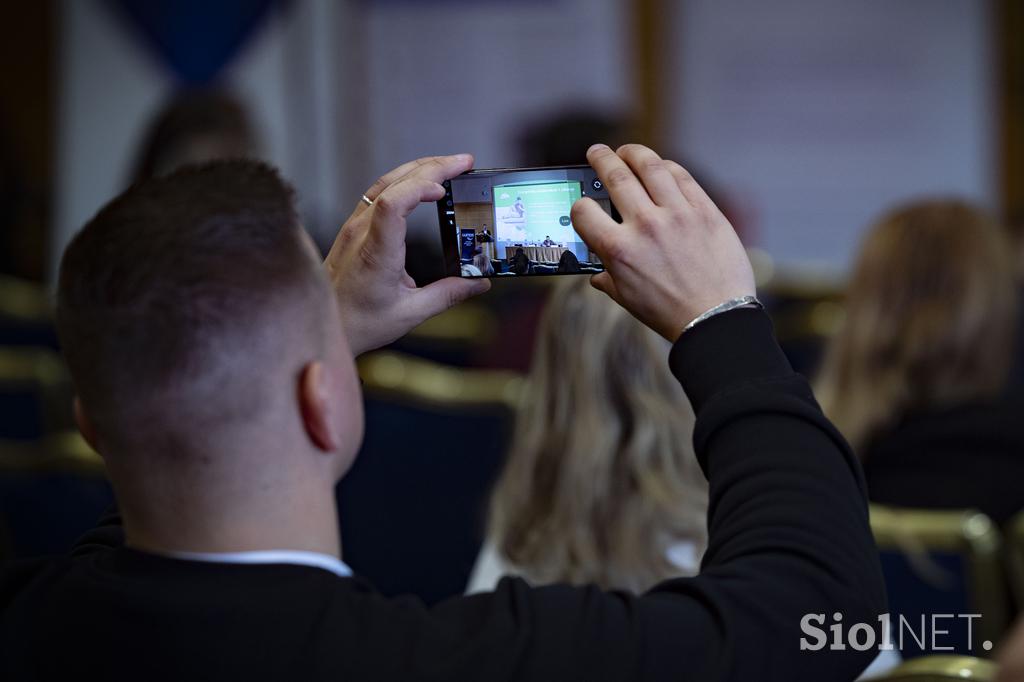 Posvet Poslovanje z nepremičninami