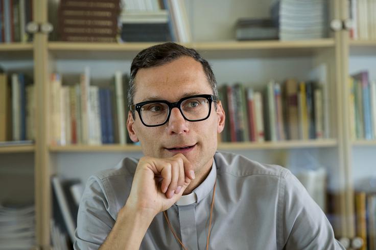 "Ko sem prišel v Blagovico, sem se tu v kulturnem smislu počutil kot tujec. V trenutku inventure ugotavljam, da sem se na to okolje precej navezal. Tu sem spoznal Slovenijo, ki je prej nisem. To je podeželska Slovenija, kjer poslušajo domačo glasbo." | Foto: Ana Kovač