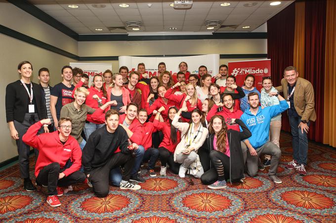 Petra Robnik (skrajno levo) je z mladimi športniki spregovorila o razvijanju dvojne kariere. | Foto: 