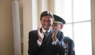 Predsednik Pahor bi se rad z dekleti veselil v slačilnici