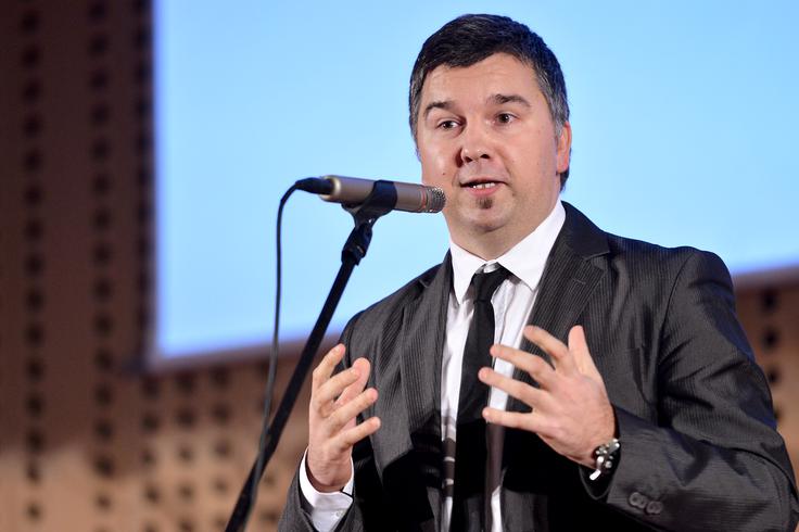 "V zadnjih letih so sodobna tehnologija, globalizacija in sprememba vrednot ter načina življenja povzročile tektonske premike tako v spremembi moči na trgu kot tudi v načinu upravljanja nakupnih procesov. Kupci dejansko prevzemajo oblast na trgu s pomočjo sodobne tehnologije in povezovanja." | Foto: STA ,