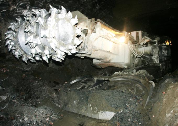 S takšnimi stroji izvajajo podzemni izkop diamantov v rudniku Mir.  | Foto: Alrosa