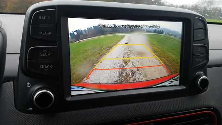 Že drugi paket opreme style prinaša tudi vzvratno kamero. Digitalni zaslon je lahko v koni velik od pet do osem palcev. | Foto: Gregor Pavšič