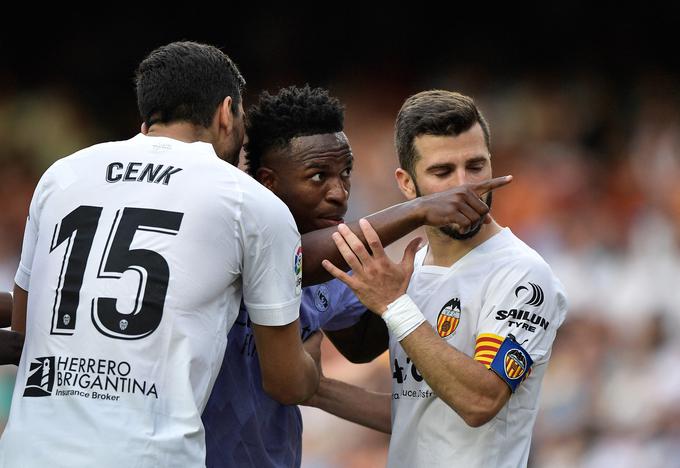 Zgodilo se je na nedeljski tekmi na stadionu Mestalla v Valencii. | Foto: Reuters
