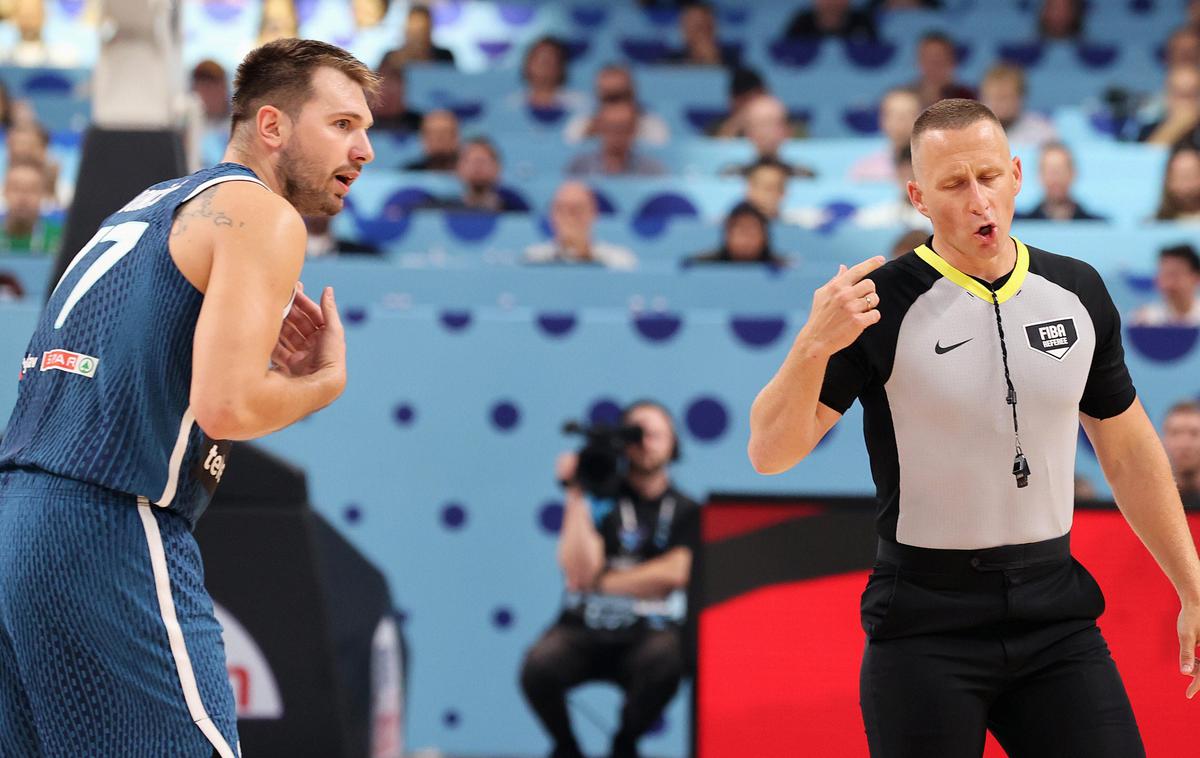 Luka Dončić | Luka Dončić je imel štiri osebne napake že na začetku drugega polčasa. | Foto Guliverimage