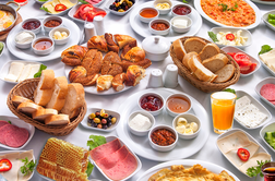 V najprestižnejšem ljubljanskem hotelu za pomoč žrtvam potresa veliki dobrodelni turški zajtrk