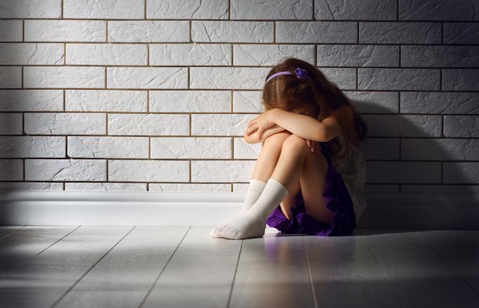 Če otrok zaradi danih razmer čuti strah in tesnobo, se o tem z njim pogovorite in mu povejte, da so ti občutki povsem normalni in obvladljivi. | Foto: Thinkstock