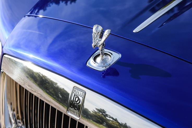 Rolls-Royce Dawn Spirit of Ecstasy je eden najbolj prepoznavnih avtomobilskih kipcev na svetu. Njen nastanek je sila zanimiv in le poudarja kompleksnost celotne znamke rolls-royce. | Foto: Gašper Pirman
