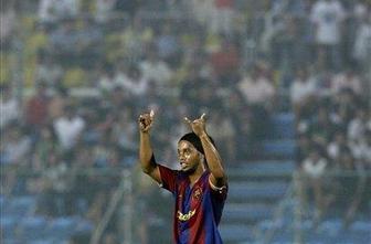 Ronaldinho: Ostajam v Barceloni