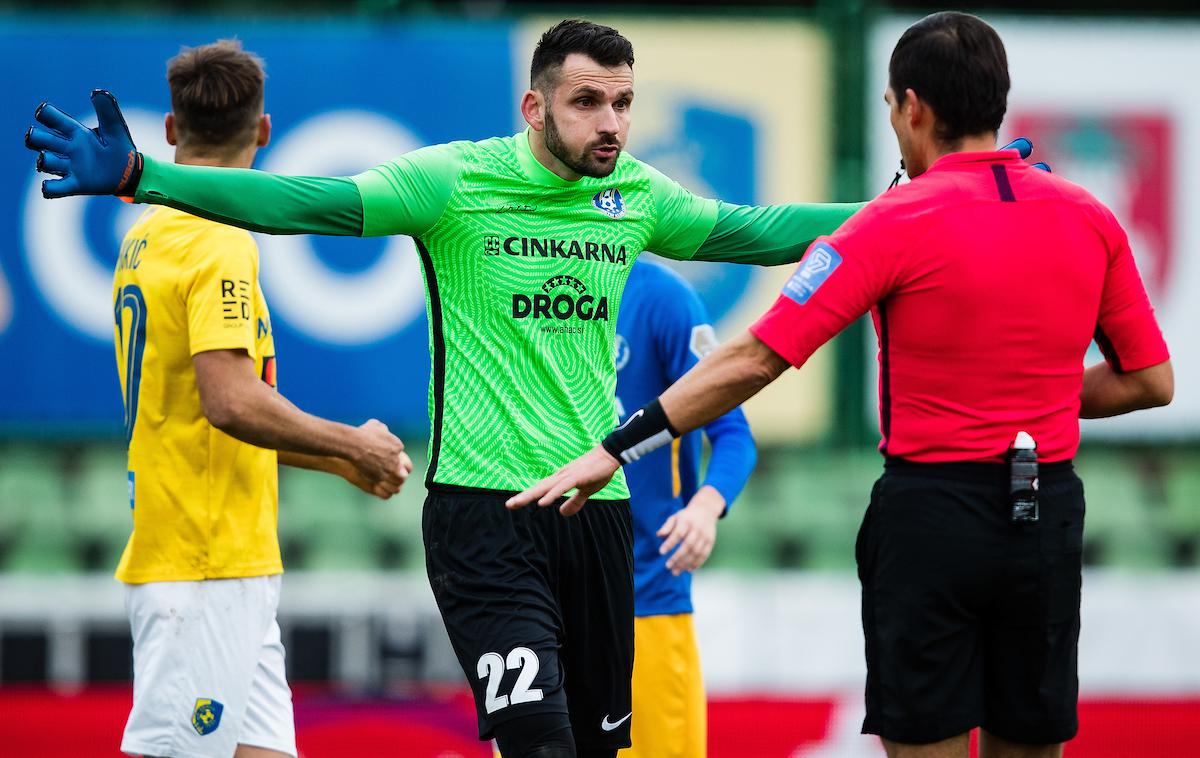 NK Bravo NK Celje | Matjaž Rozman je glavni razlog, da so Celjani spet zmagali. | Foto Grega Valančič / Sportida