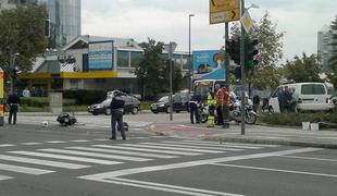 V hudi prometni nesreči na Dunajski cesti umrl motorist (foto)