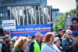 Protestni shod pred DZ-jem