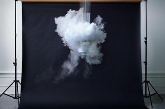 Svetilka, ki v stanovanje pripelje oblake