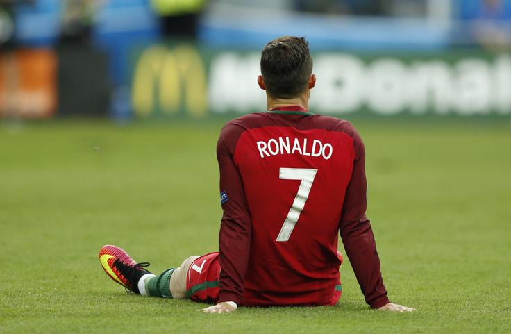 Cristiano Ronaldo zaradi poškodbe kolena počiva že dva meseca.  | Foto: Reuters