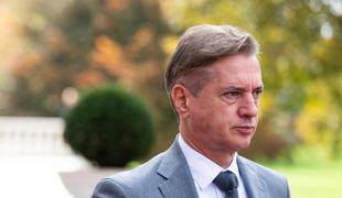 Poslanci so redno sejo DZ nadaljevali z vprašanji premierju Golobu