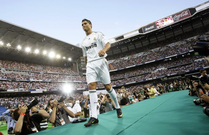 Cristiano Ronaldo ob predstavitvi leta 2009 | Foto: Reuters