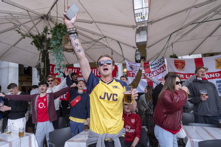 Navijači londonskega Arsenala so že od zgodnjih popoldanskih ur rajali po Madridu. | Foto: Guliverimage