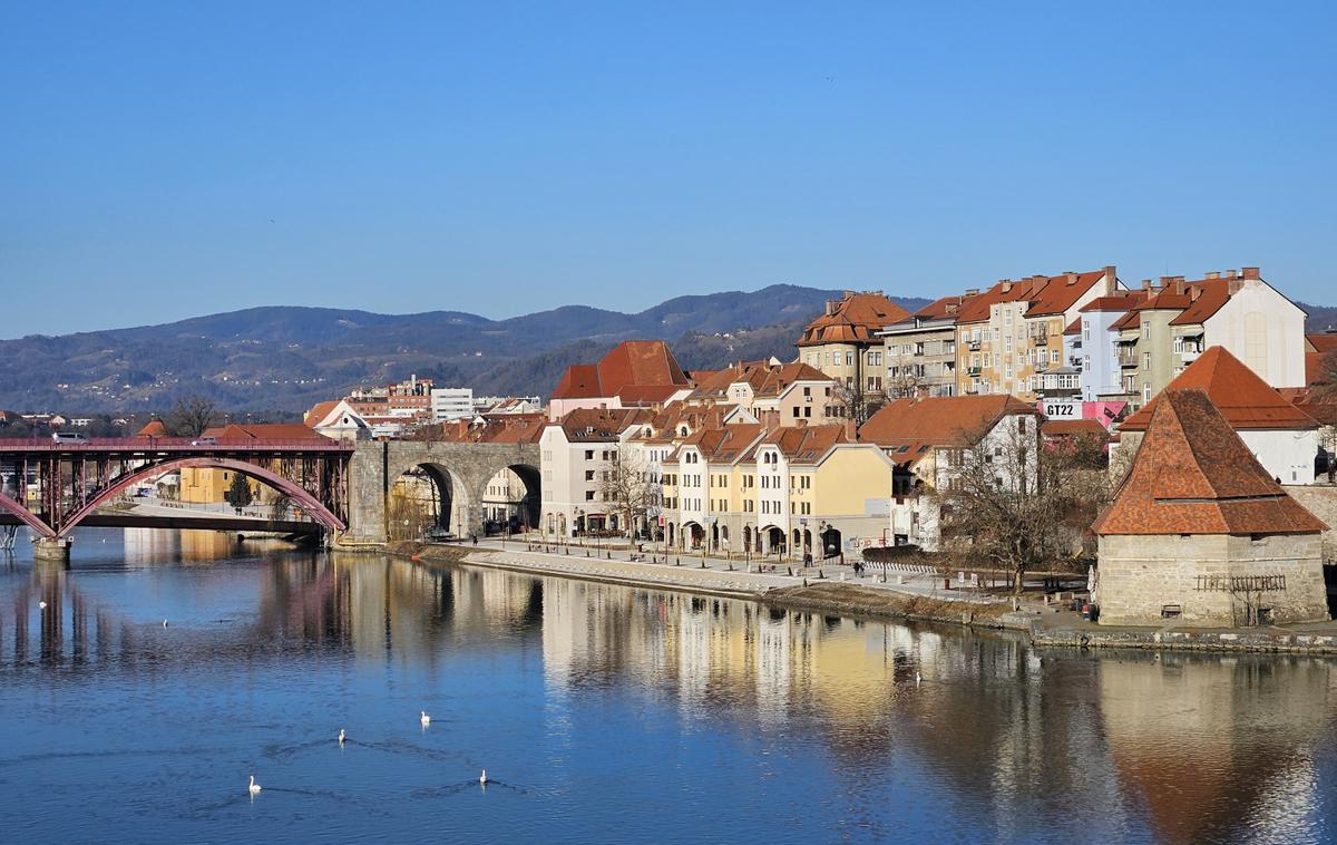 Maribor | Občinska blagajna je pod velikim pritiskom zaradi izvajanja vrste finančno zelo zahtevnih projektov, kot sta obnova Lenta in izgradnja Centra Rotovž, po navedbah župana pa je največja težava vedno večji razkorak med stroški obveznih nalog in prejetimi državnimi sredstvi v ta namen.  | Foto STA