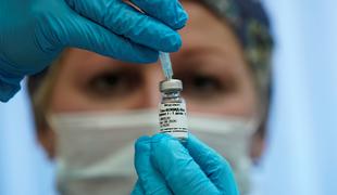 Rusija: množično cepljenje proti novemu virusu že čez mesec dni