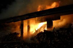 Požar uničil gospodarsko poslopje #video
