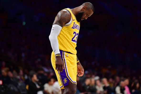 LeBron odgovarja, ali je odigral zadnjo tekmo v NBA