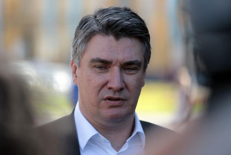 Zadnje javnomnenjske ankete kažejo, da naj bi se Grabar-Kitarovićeva v drugem krogu predsedniških volitev pomerila s kandidatom SDP in nekdanjim hrvaškim premierjem Zoranom Milanovićem. | Foto: STA ,