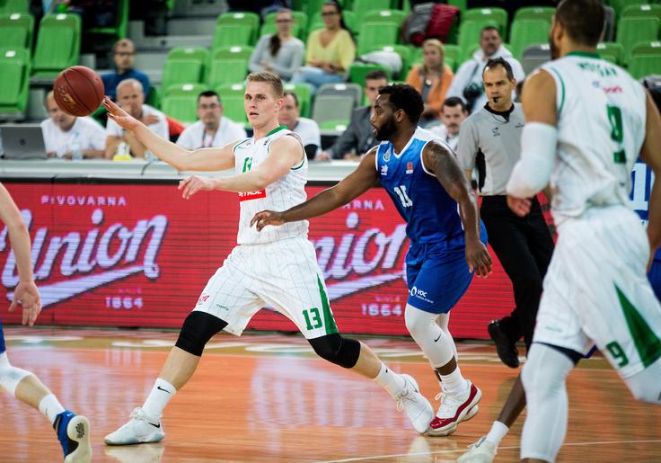 Olimpija je na zadnji tekmi pred tekmovalnim premorom gladko ugnala Šentjur. | Foto: Sportida