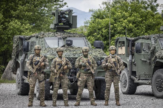 Slovenska vojska, predstavitev kontingenta pred odhodom na misijo na Baltik. Poček. | S predlogom pripadnikom SV med drugim omejujejo nekatere pravice iz delovnega razmerja. | Foto Bojan Puhek