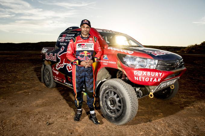 Toyota je letos z Nasserjem Al Attiyahom, dvakratnim zmagovalcem relija Dakar, dobila tudi dovolj izkušenega in hitrega voznika za dvoboj s Peugeotom. | Foto: Red Bull