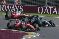 Po uvodnih krogih s številnimi prehitevanji dvojna zmaga za Mercedes