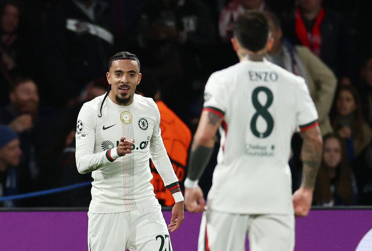 Francoz Malo Gusto, ki brani barve Chelseaja, jo je na Parku princev zagodel PSG. Izenačil je na 1:1. | Foto: Reuters