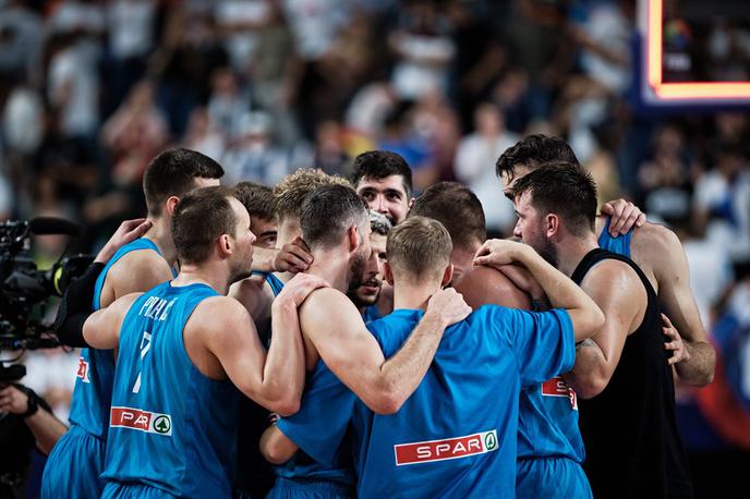 Slovenija : Nemčija slovenska košarkarska reprezentanca | Slovenski košarkarji so proti Nemčiji pokazali ekipni duh. | Foto FIBA