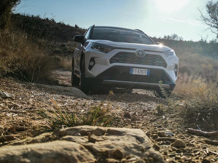 Izboljšani štirikolesni pogon lahko zdaj na zadnjo os prenese 30 odstotkov navora več in v programu trail posnema delovanje delne zapore diferenciala. | Foto: Gašper Pirman