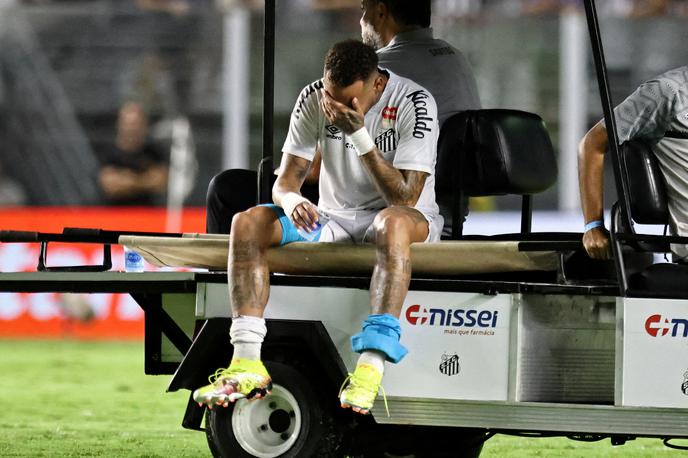 Neymar | Neymar se je poškdoval v solzah zapustil igrišče. | Foto Reuters