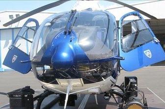 Policisti promet nadzirajo tudi s helikopterjem