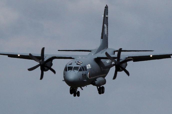 C-27J Spartan | Njegov največji dolet je 5.852 kilometrov. Z njim bodo lahko prepeljali do 60 pripadnikov Slovenske vojske ali tovor s težo do 11,3 tone. Največja hitrost, ki jo lahko doseže, pa je 602 kilometra na uro. | Foto Reuters