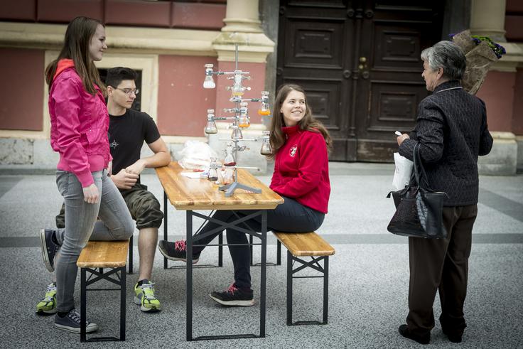 Tudi sicer bodo festivali v maju močno mednarodno obarvani, poleg slovenskih bodo sodelovali še udeleženci iz 22 držav, in sicer iz Madžarske, Srbije, Hrvaške, ZDA, Ekvadorja, Mehike, Južne Koreje, Francije, Španije, Indije, Nizozemske, Italije, Irske, Rusije, Makedonije, Belorusije, Avstrije, Bolgarije, Španije, Kosova, Gruzije ter Portugalske. | Foto: 