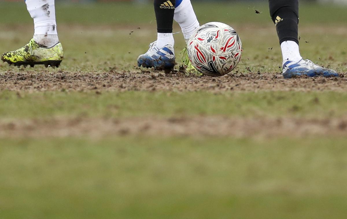 nogometna žoga | Treninga se lahko udeleži največ pet športnikov ob čim manjšem številu tehničnega osebja. | Foto Reuters