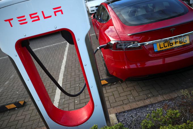Tesla je v zadnjem četrtletju prodala več kot 28 tisoč modelov S in X, bolj pa se zapleta pri proizvodnji modela 3.  | Foto: Reuters