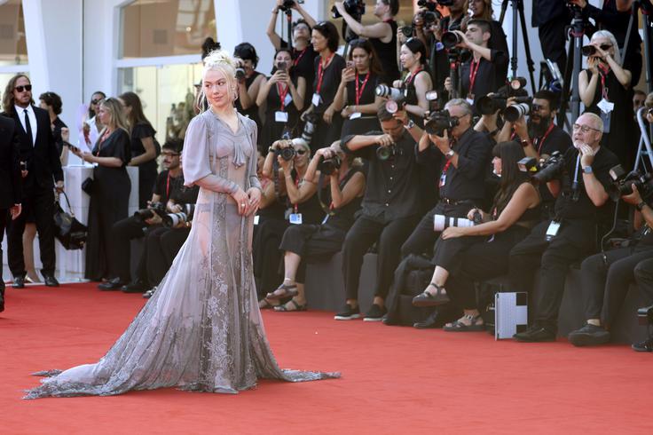 Bridgers je na festivalu nosila tudi prosojno kreacijo modne hiše McQueen, s katero je navdušila modne kritike. | Foto: Guliverimage