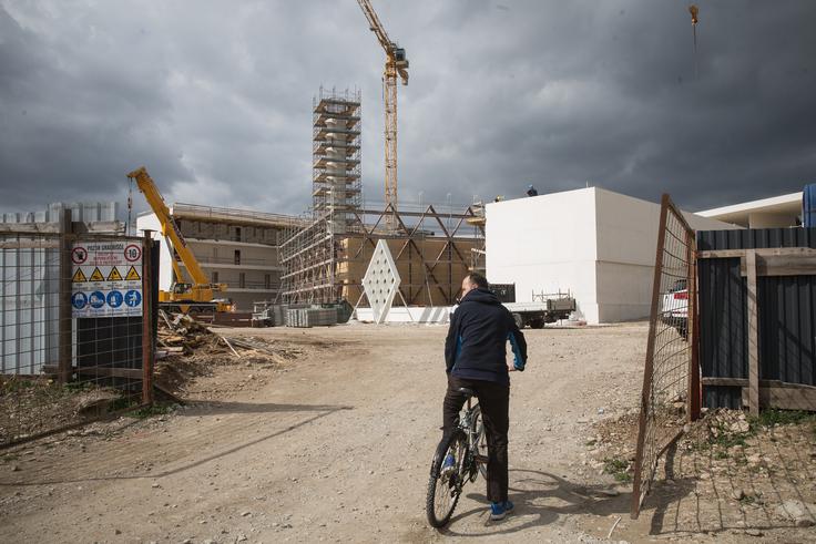 Islamski center bo poleg džamije zajemal še športno dvorano, prostore za izobraževanja, parkirišče za avtomobile, restavracijo in amfiteater. | Foto: 