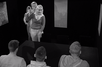 Anja iz Ljubezni na deželi išče pravega v Zmenku na slepo