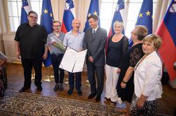 Pahor podelil državno nagrado in priznanja na področju prostovoljstva #video