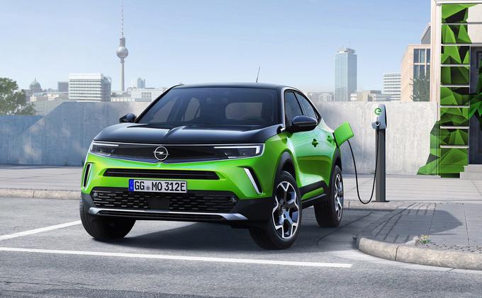 Z začetkom prodaje bo na voljo tudi električna različica z elektromotorjem s 100 kilovati in električnim dosegom 322 kilometrov. | Foto: Opel