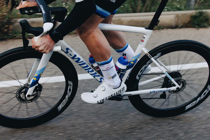 Pravi užitek na cesti se začne šele s pravimi kolesarskimi čevlji; Specialized ponuja modela Torch in S-Works Ares. | Foto: arhiv ponudnika