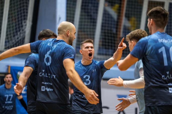 Calcit Volley | Calcit Volley ostaja stoodstoten. | Foto Jan Uršič