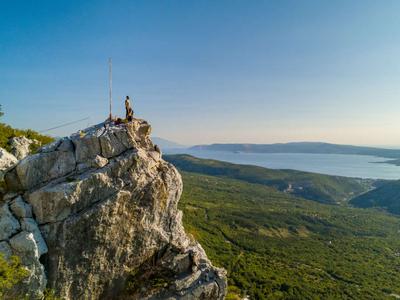 Crikveniško-vinodolska riviera: raj za ljubitelje narave in aktivnih počitnic – tik ob Sloveniji